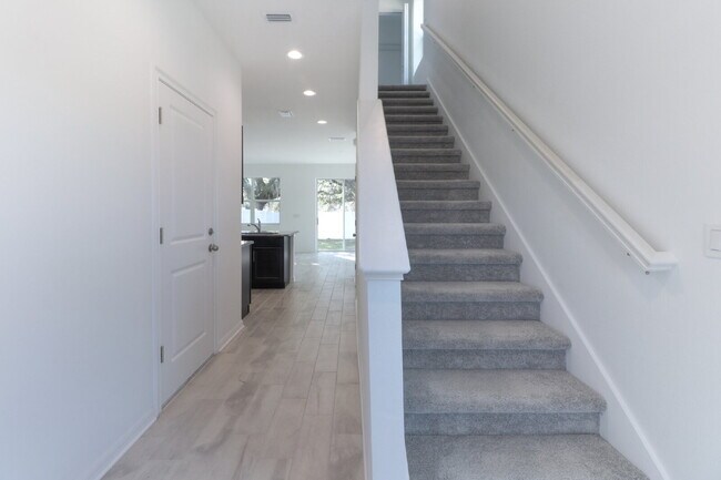 Building Photo - Spacious Two-Story East Tampa Rental Near Parks, Downtown and Major Highways