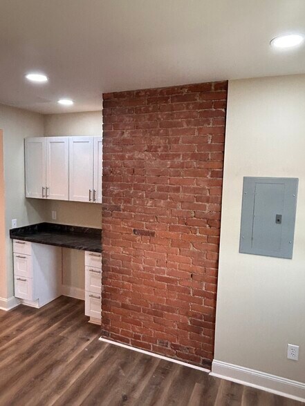 desk area - 3920 Hoosac St