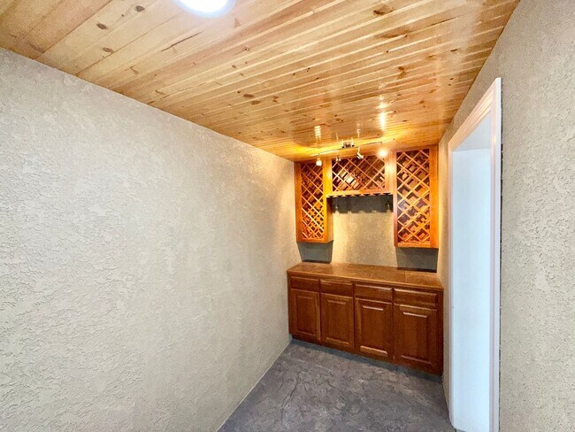 Building Photo - WELCOME HOME!