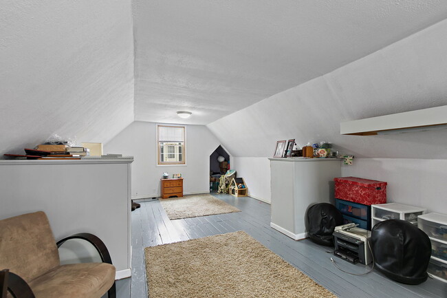 Building Photo - 811 Ellwood Ave