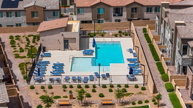 Building Photo - Beautiful 2 Story TownHome in Inspirada