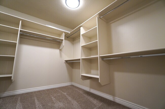 Building Photo - 38 E Ranch Dr