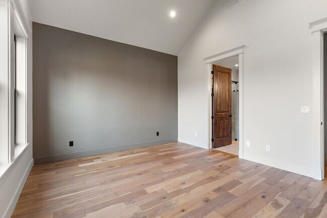 Building Photo - 116 S Carbon Rivet Ave