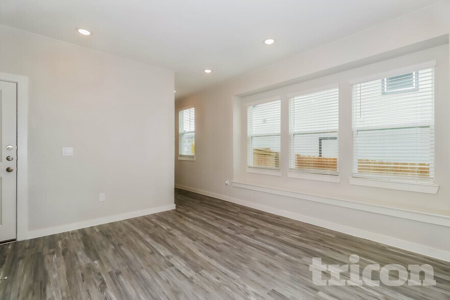 Building Photo - 1717 Mexican Heather Dr