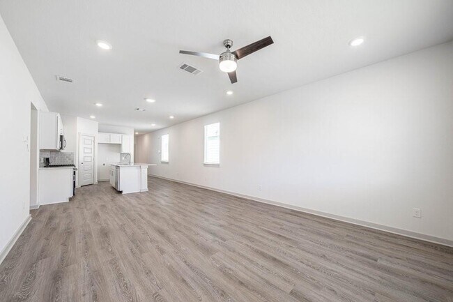 Building Photo - 225 New Hampton Wy