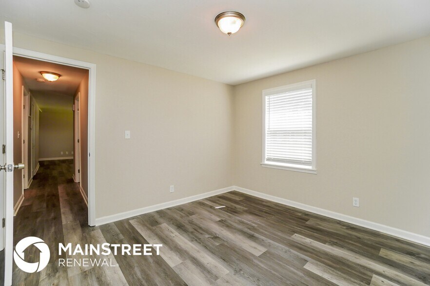 Building Photo - 357 Amesbury Dr