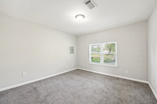 Building Photo - 1121 Meyers St