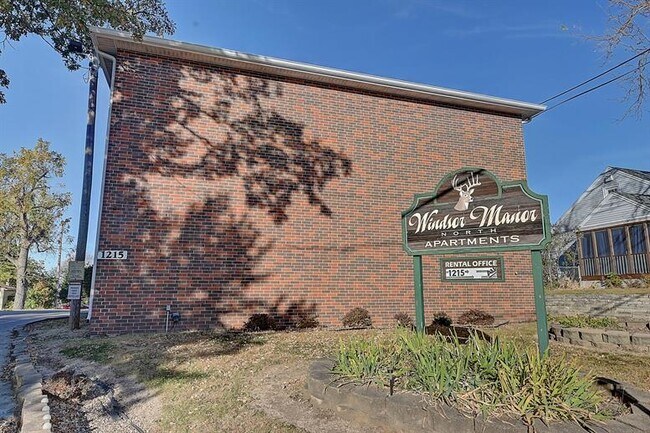 Building Photo - 1215 Oakland Rd NE