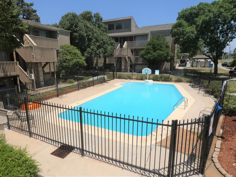 Primary Photo - Lodge West Apartments