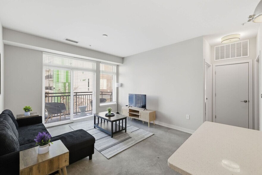 Building Photo - 421 E Market St