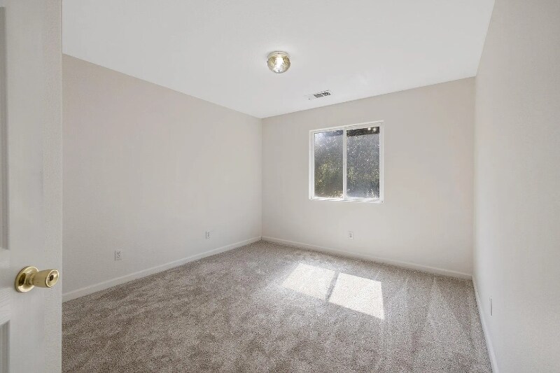 Building Photo - 3225 N Mendonca St