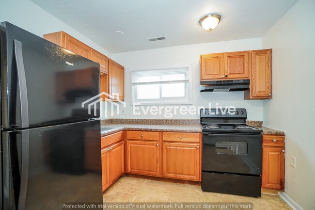 Building Photo - 2074 Woodland Ave