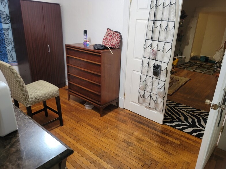 Building Photo - 94 Gill St