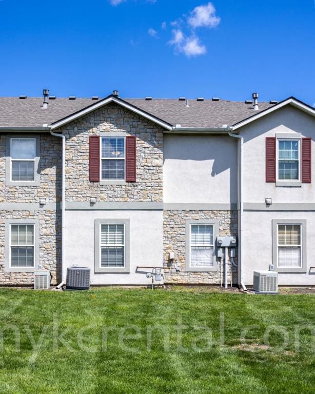 Building Photo - 1201 N Mart-way Dr