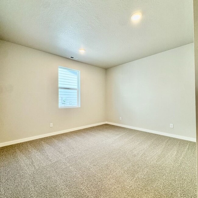 Building Photo - Beautiful Brand New Home!