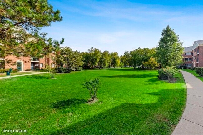 Building Photo - 1516 N River W Ct