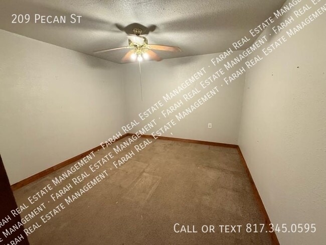 Building Photo - 209 Pecan St