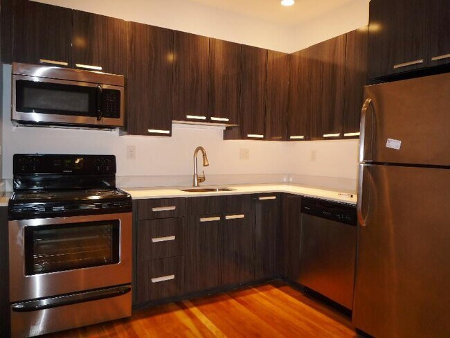 Building Photo - 457 Centre St