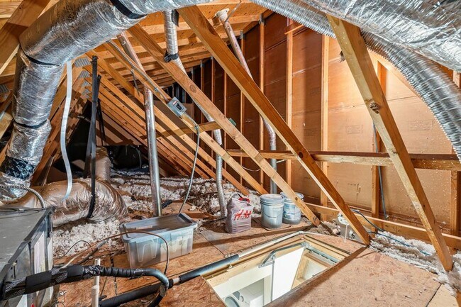 Building Photo - 7685 Northcross Dr