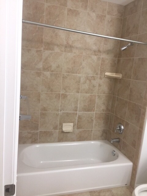 Building Photo - 755 N Diamond Lake Rd