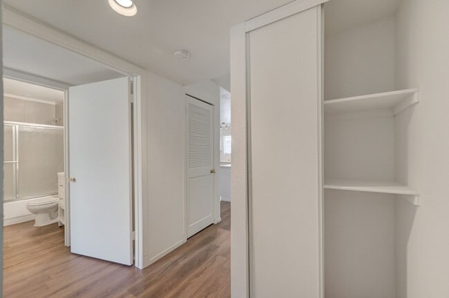 Building Photo - Beautifully remodeled ground-floor, 2 bed 2 bath condo