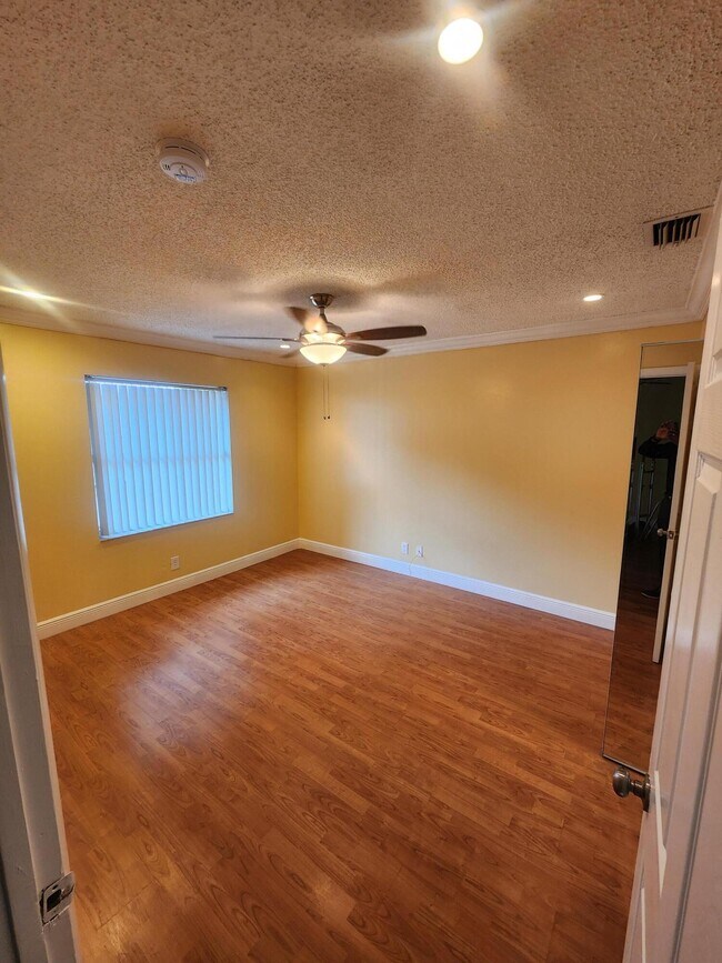 Building Photo - 5231 Pine Abbey Dr S