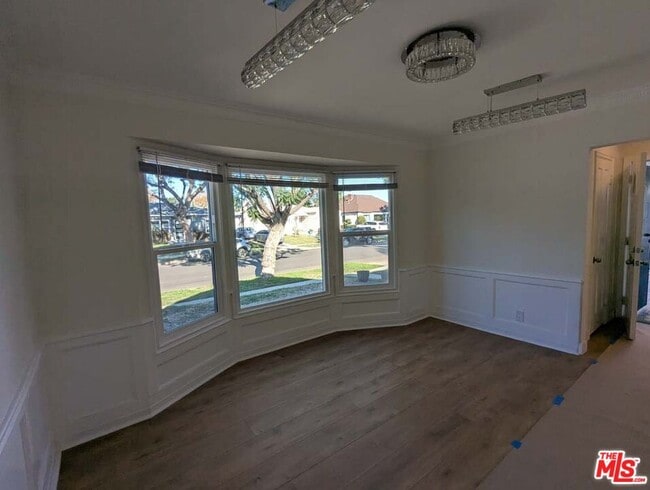 Building Photo - 3966 S Victoria Ave