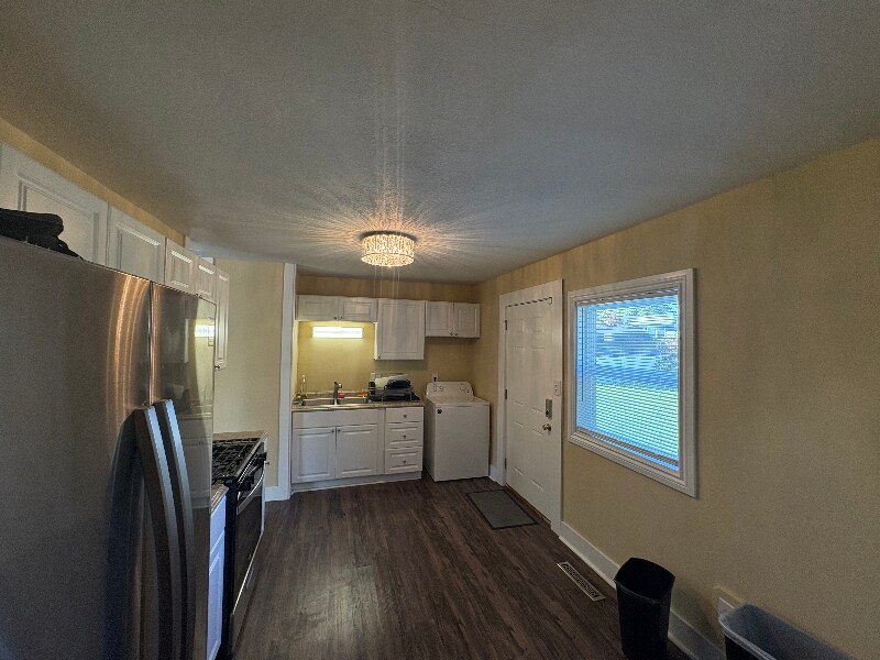 Building Photo - 2026 Penrose Dr