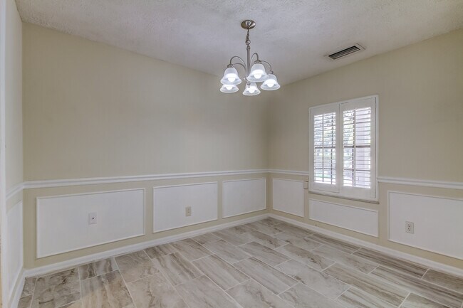 Building Photo - 10406 Reclinata Ln