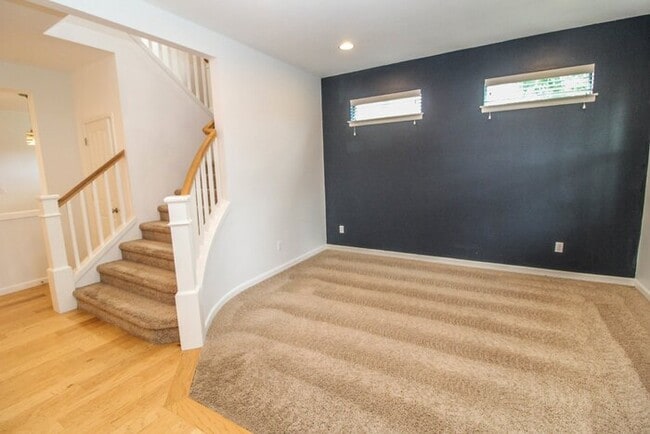 Building Photo - Excellent Snohomish Location. 5bed 3bath 2 Car Garage Sitting on a non through street with very l...