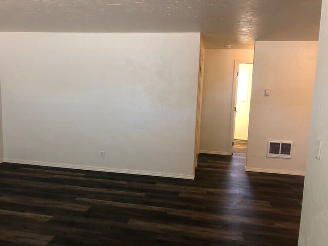 Building Photo - Freshly updated 2 bedroom 1 bathroom duplex with garage!