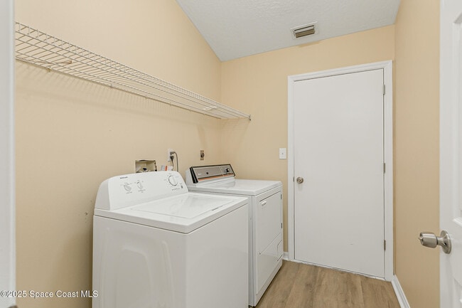 Building Photo - 1050 Fieldstone Dr