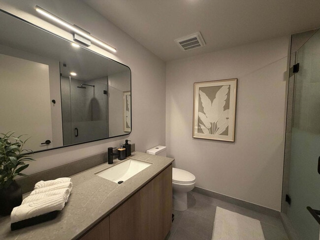 Building Photo - 121 NE 5th St