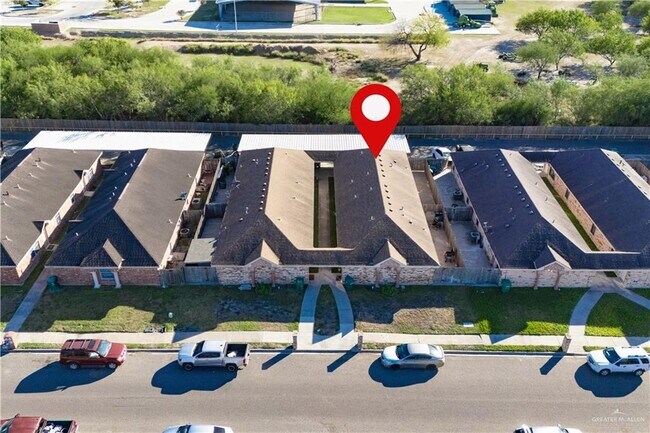 Building Photo - 1600 E Quail St
