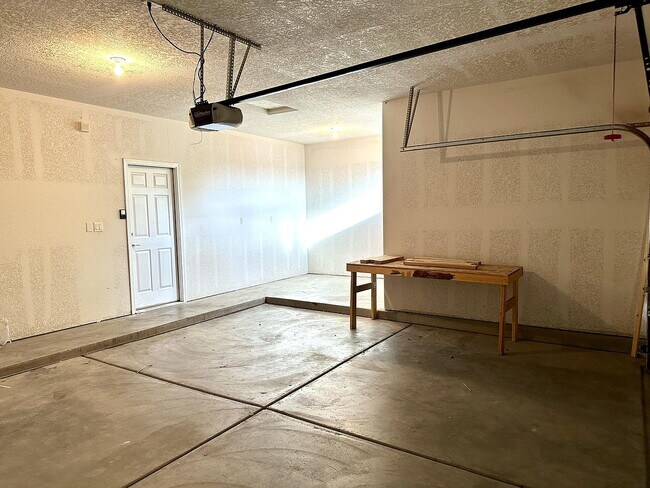 Building Photo - Single Family Home