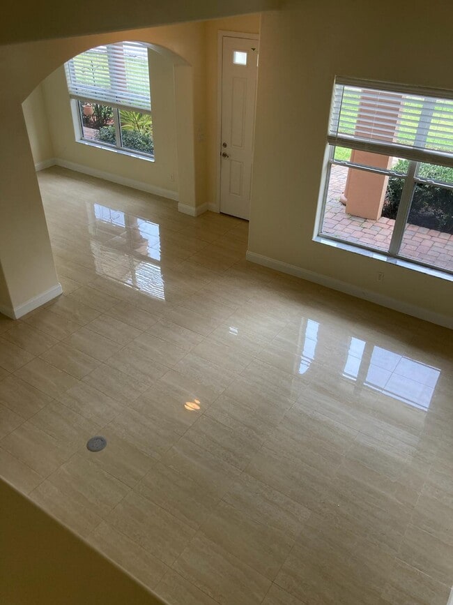 Building Photo - 432 Airport Rd