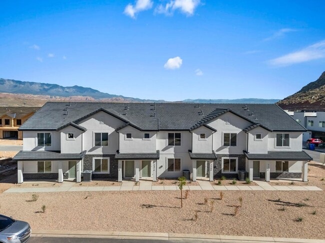 Building Photo - MOVE IN READY! 3 Bedroom townhome in long valley!
