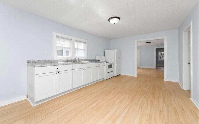 Building Photo - 1044 Muskegon Ave NW