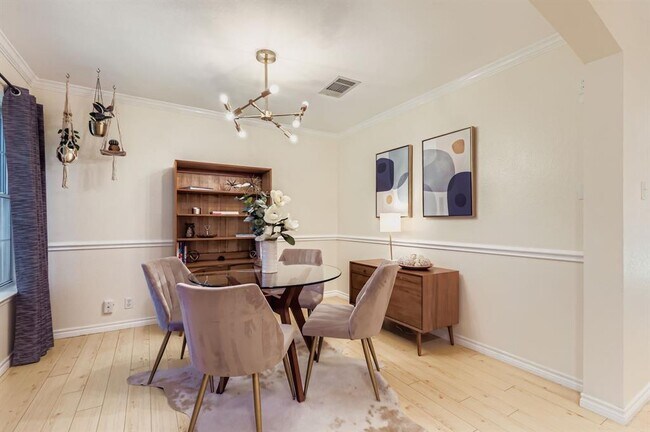 Building Photo - 312 Brentwood Dr