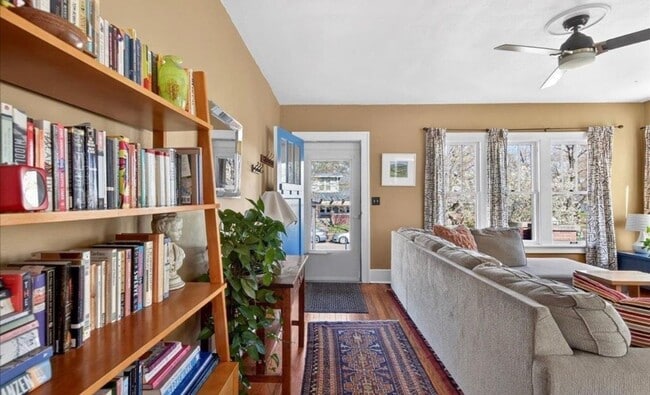 Building Photo - Beautiful 3 Bedroom!