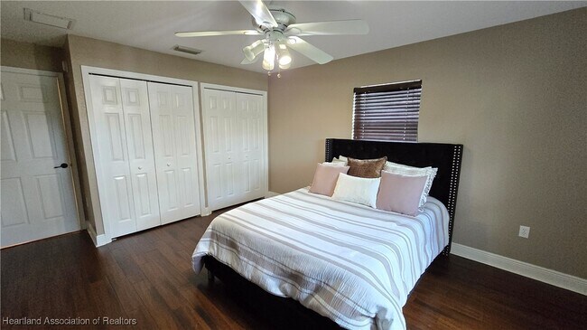 Building Photo - 268 Grosbeak Ave
