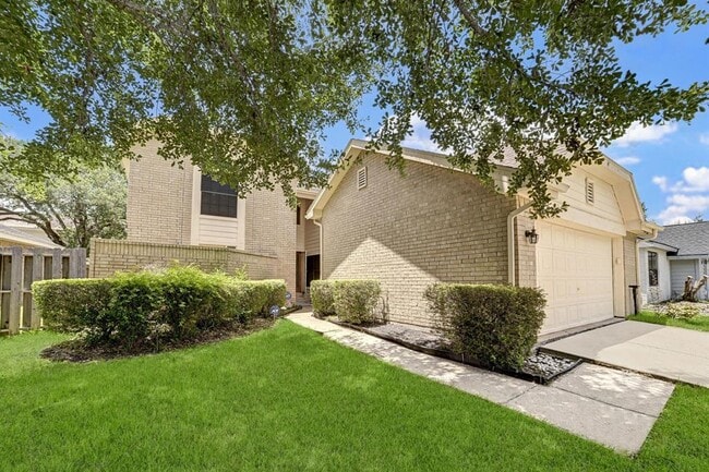 Building Photo - 3310 Meadway Dr