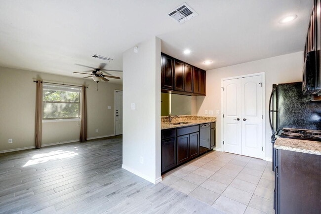 Building Photo - 6700 Cooper Ln