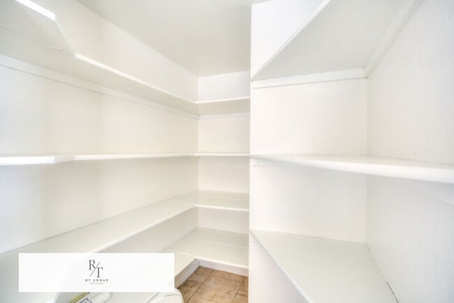 Building Photo - Freshly painted and featuring brand new 2nd-floor flooring 3 Bedrooms, 2.5 Bathroom in Baldwin Park