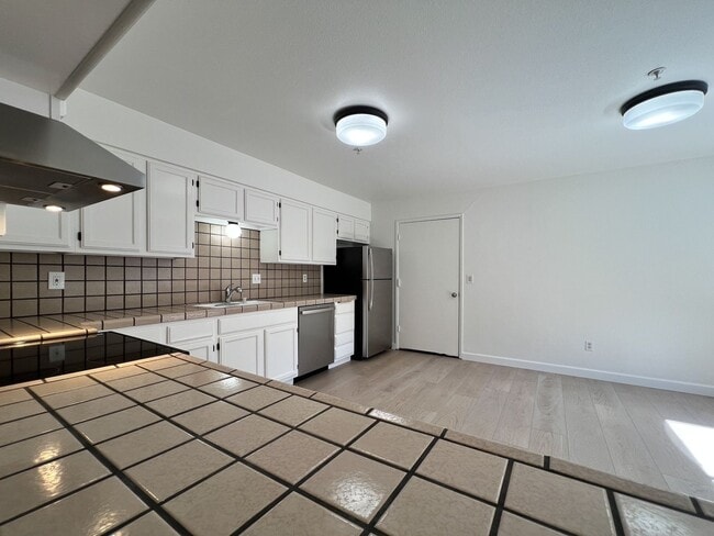 Building Photo - Spacious 2 Bed/2.5 Bath Napa Condo in Peac...
