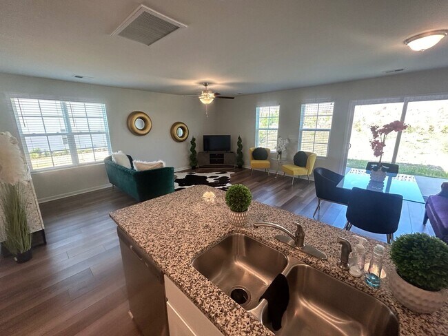 Building Photo - 2769 Prince Charles Ct