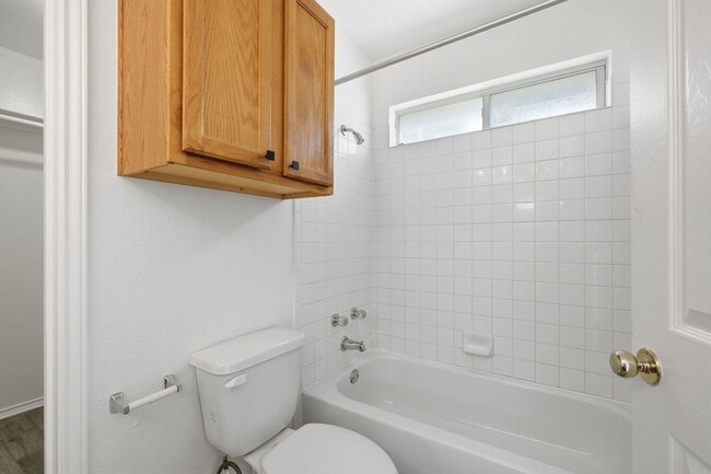 Building Photo - 2849 Southampton Way