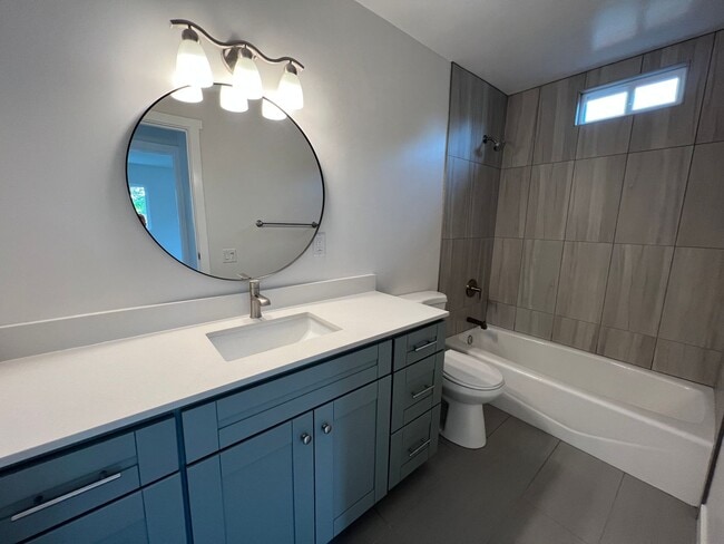 Building Photo - West 10th Escondido Triplex