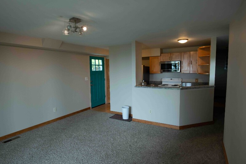 Building Photo - 916 Hilldale Ave