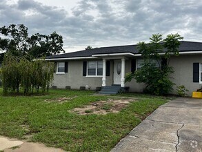 Building Photo - Remodeled 4/2 Home-Lawncare Included
